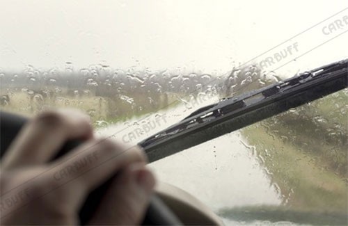 汽車玻璃鍍膜-雨天開車